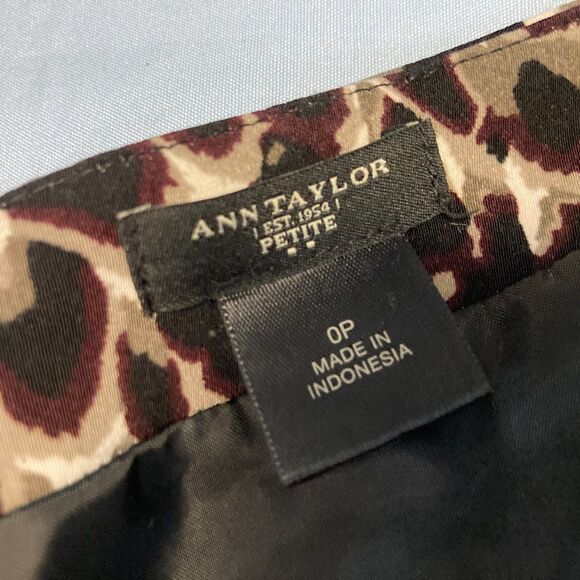 Ann Taylor Leopard Cheetah Animal Print Lined Skirt Pencil Mini Office Petite 0P - Picture 6 of 9